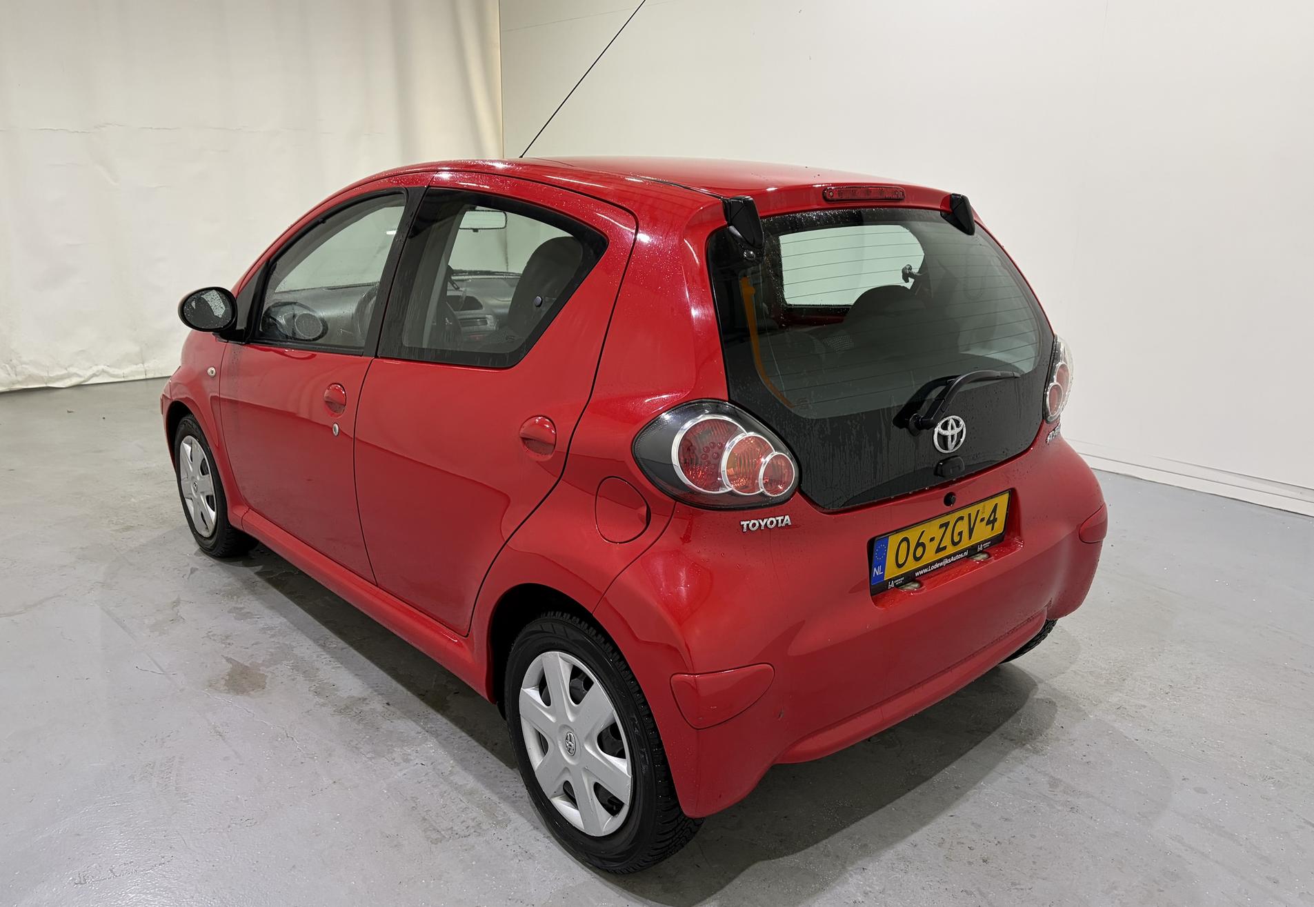 Toyota Aygo 1.0-12V Aspiration Red