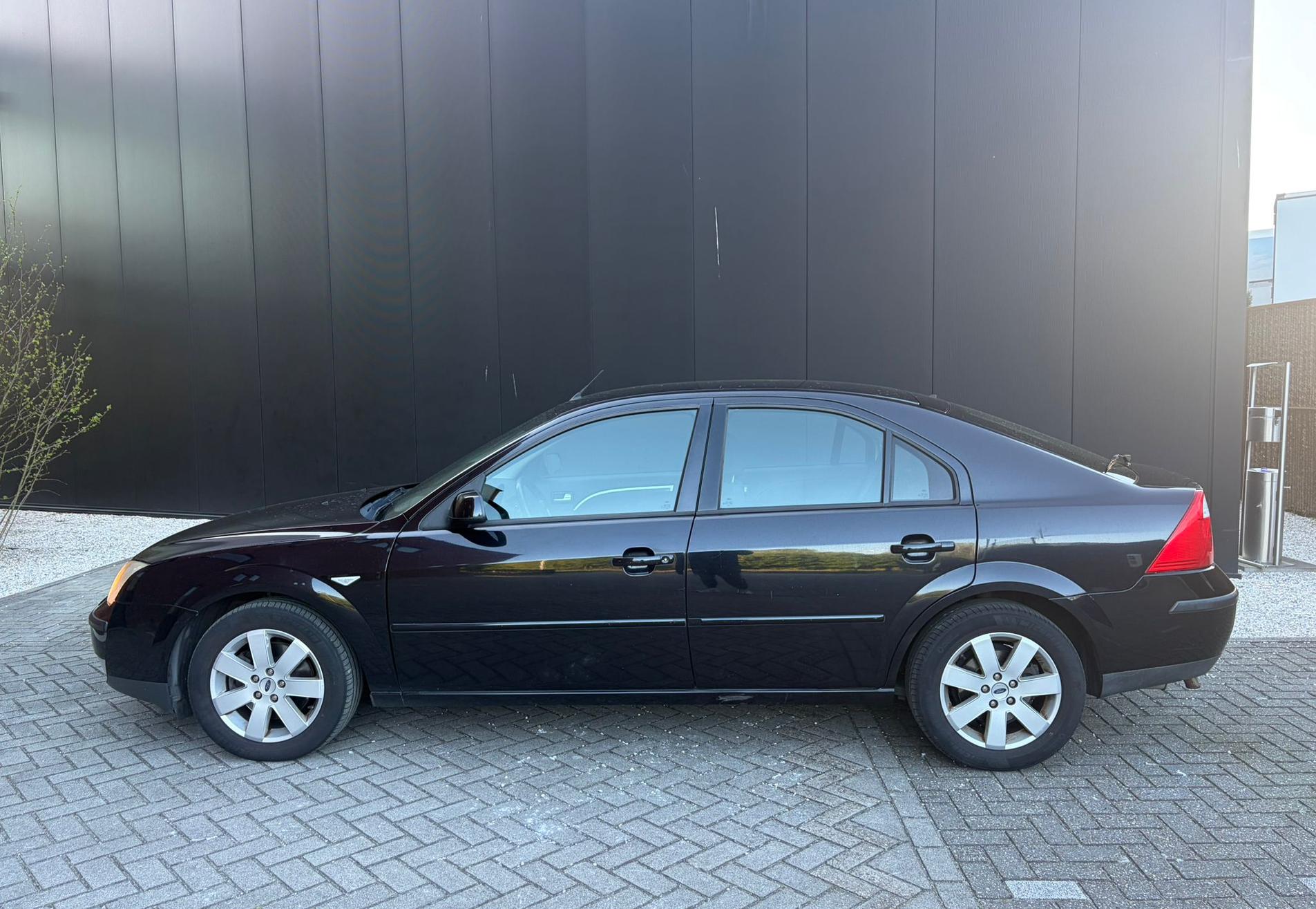 Ford Mondeo 2.0-16V Futura