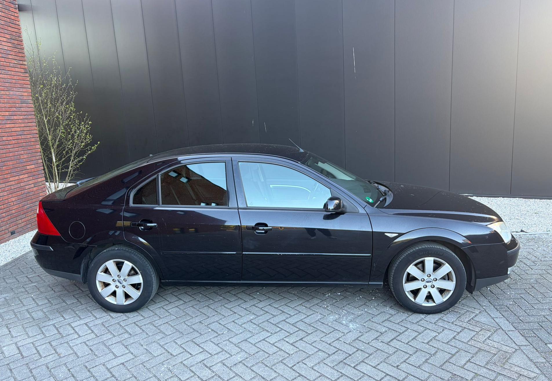 Ford Mondeo 2.0-16V Futura