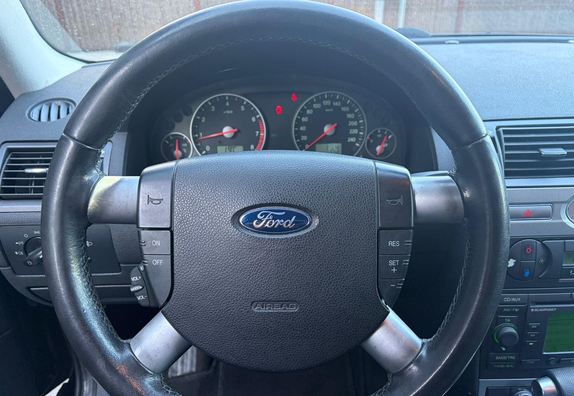Ford Mondeo 2.0-16V Futura
